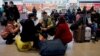 时事大家谈：中国多地疫情反弹 就地过年还是回家团圆？