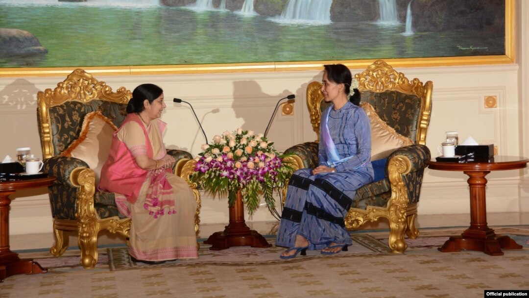အိန္ဒိယနိုင်ငံ ပြည်ပရေးရာဝန်ကြီး Sushma Swaraj နှင့် နိုင်ငံတော်အတိုင်ပင်ခံ ပုဂ္ဂိုလ် ဒေါ်အောင်ဆန်းစုကြည်တို့တွေ့ဆုံ (MOI)