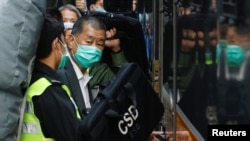 香港壹周刊創辦人黎智英乘坐監獄麵包車準備離開終審法庭。 （2021年2月1日）