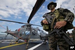 Seorang anggota Kelompok Operasi Khusus Angkatan Laut Filipina di dermaga Manila, Filipina, Rabu, 17 Desember 2014, sebagai ilustrasi. (Foto: via AP)