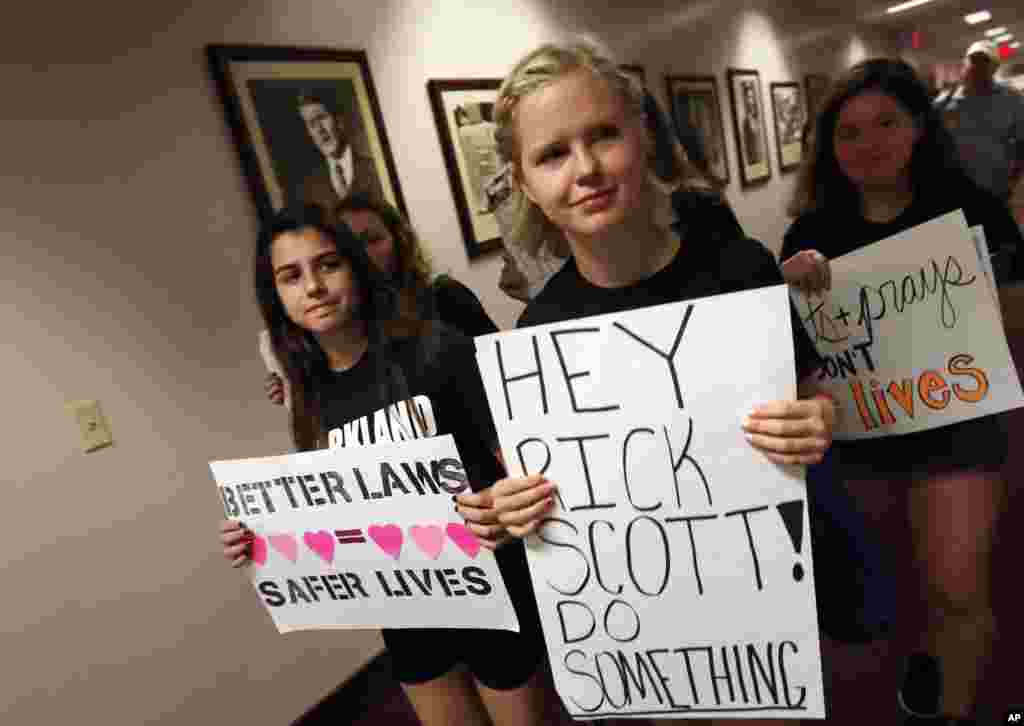 Student survivors from Marjory Stoneman Douglas High School walk through the halls of the state capitol to challenge lawmakers on gun control reform, in Tallahassee, Fla., Feb. 21, 2018.
