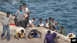 Migranti na kanarskom ostrvu El Hjero, Španija, 19. avgusta 2024.(Foto: AP /Maria Ximena)