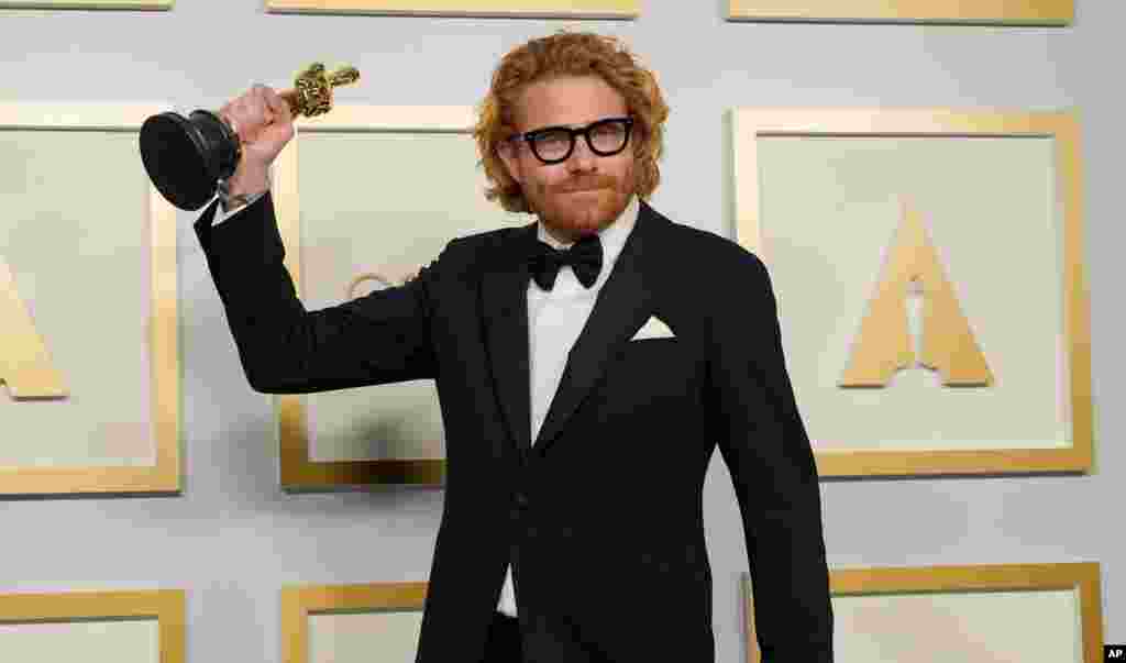 Erik Messerschmidt poses in the press room with the award for best cinematography for "Mank" at the Oscars on Sunday, April 25, 2021, at Union Station in Los Angeles. (AP Photo/Chris Pizzello, Pool)