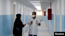 Suasana di ruangan khusus penanganan pasien Covid-19 di rumah sakit pemerintah Al-Bashir di Amman, Yordania, 28 January 2020. (REUTERS/Muhammad Hamed).