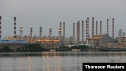 โรงกลั่นน้ำมัน Abadan ในอิหร่าน