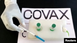 FILE PHOTO: A nurse prepares to administer the AstraZeneca/Oxford vaccine under the COVAX scheme against the coronavirus disease (COVID-19) at the Eka Kotebe General Hospital in Addis Ababa, Ethiopia March 13, 2021. REUTERS/Tiksa Negeri/File Photo