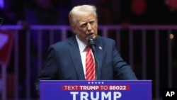 Presiden terpilih AS Donald Trump berbicara dalam sebuah acara menjelang pelantikannya di Washington, pada 19 Januari 2025. (Foto: AP/Matt Rourke)