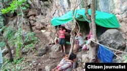 ကယားပြည်နယ်၊ ဒီးမော့ဆိုမြို့နယ်က စစ်ဘေးရှောင်ပြည်သူများ။ (ယခင်မှတ်တမ်းဓာတ်ပုံ)