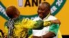  Cyril Ramaphosa celebra a vitória, 18 de Dezembro, Soweto. 