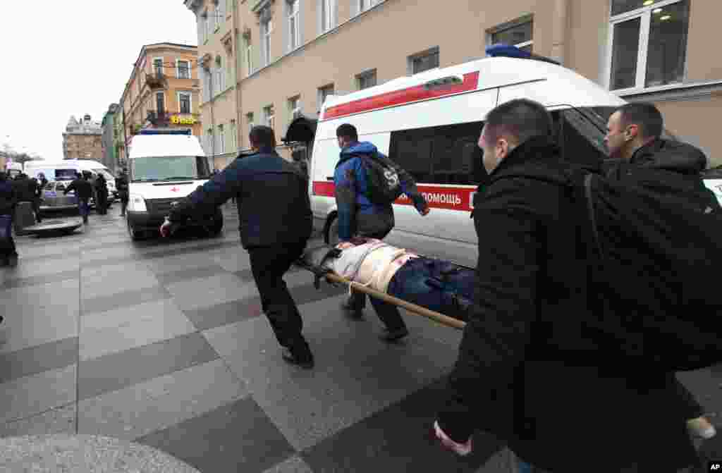 People carry a subway blast victim into an ambulance after explosion at Tekhnologichesky Institut subway station in St.Petersburg, Russia, April 3, 2017.