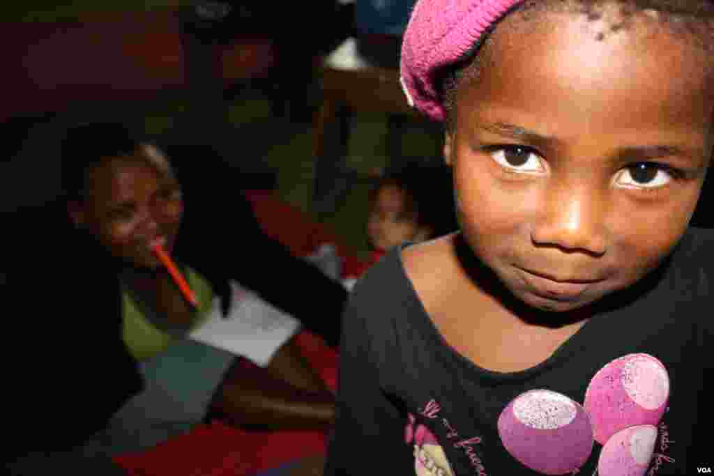 Young and old are welcome at Ikhaya Loxolo – the only facility for hundreds of miles that helps mentally ill people and their families (VOA/Taylor)