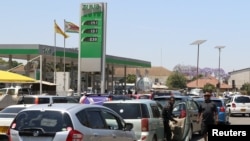 Motorists wait to buy petrol in Harare, Zimbabwe, Oct. 8, 2018. 