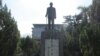 台湾高中学生要求蒋介石铜像撤出校园
