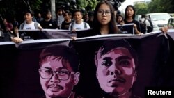 စက်တင်ဘာ ၁ ရက်နေ့က Reuters သတင်းထောက်နှစ်ဦး ပြန်လွှတ်ပေးရေး အတွက် ဆန္ဒပြစဉ်