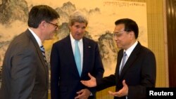 7月10日中国总理李克强、美国国务卿克里和财政部长