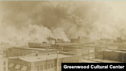 Crnački Vol strit gori u Talsi u Oklahomi, u junu 1921. (Foto: Kulturni centar Grinvuda) 
