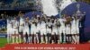 Para pemain Inggris merayakan kemenangan mereka setelah mengalahkan Venezuela 1-0 dan memenangkan final Piala Dunia FIFA U-20 Korea 2017 di Stadion Piala Dunia Suwon, Korea Selatan, 11 Juni 2017. (AP Photo/Ahn Young-joon)