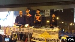 金钟占领区11月9日继续集会留守 (美国之音海彦拍摄 )