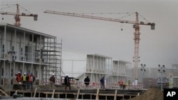 حدود ۷۰ شرکت ساختمانی در این دو پروژۀ بزرگ شامل خواهند بود.