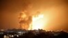 Api dan asap membubung ke udara saat serangan udara Isdael ke Kota Gaza, Minggu, 8 Oktober 2023. (Foto: Eyad Baba/AFP)