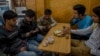 India Tutup Media Sosial di Kashmir untuk Atasi Protes 