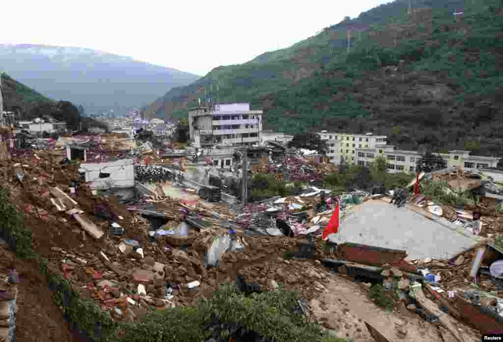 Rescuers search for survivors among the collapsed buildings after an earthquake hit Ludian county, Yunnan province, Aug. 4, 2014. 