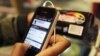 Remaja di AS Kerjakan PR dengan Telepon Pintar