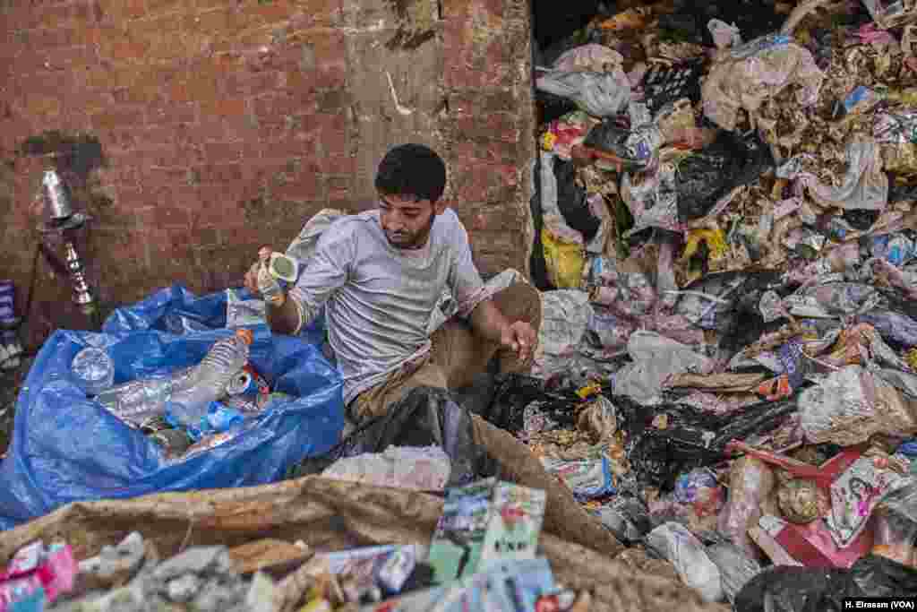 Osama, a worker and resident of Manshiyat Nasser, separates garbage for recycling. Cairo’s Garbage receives 14,000 tons of garbage every day, nearly half of it organic waste, according to the Association to Protect the Environment.