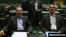 فخرالدین احمدی دانش‌آشتیانی و محمدعلی نجفی در مجلس شورای اسلامی - آبان ۱۳۹۳ 