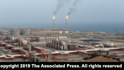 Kilang gas alam di lapangan South Pars, di pesisir utara Teluk Persia, di Asaluyeh, Iran, 16 Maret 2019.