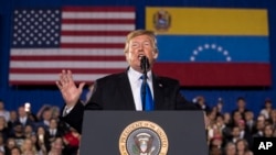 Yayin da shugaba Trump ke jawabi ga 'yan kasar Venezuela mazauna Amurka a birnin Miami da ke jihar Florida, ranar 18 ga watan Fabrairu, 2019