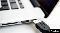 USB設備，包括USB鼠標、鍵盤等都能作為入侵電腦的工具