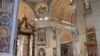 Papa drži uskršnju misu u praznoj bazilici Svetog Petra (Foto: AP) 