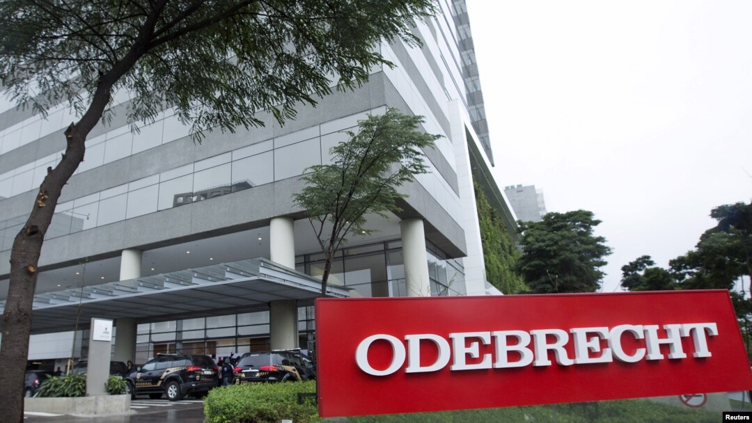 Federal police cars are parked in front of Odebrecht headquarters in Sao Paulo, Brazil, June 19, 2015. 