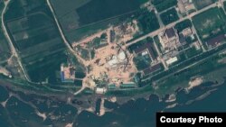지난해 8월 인공위성으로 촬연한 북한 영변 핵 시설. 지오아이(GeoEye) 제공. (자료사진)