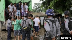 Chinese nationals, believed to be involved in illegal logging, arrive at a court in Myitkyina, capital of Kachin State in the north of Myanmar, July 22, 2015.