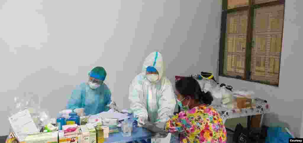 အခမဲ့ Fever Clinic ဆေးခန်း (PHOTOS CREDIT TO Community Fever Clinic - Yangon Network Fb and Dr Kyaw Swar Oo) 