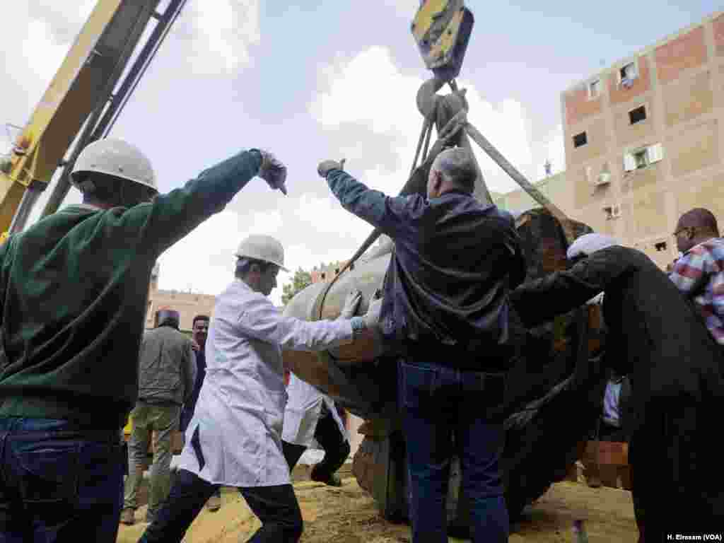  جف بزوس، موسس و مدیرعامل شرکت آمازون به همراه لارن سانچز در بمبئی، هندوستان