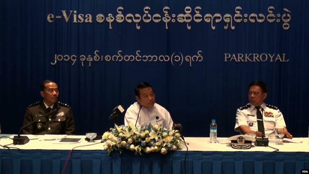 e-Visa သတင်းစာရှင်းလင်းပွဲအတွင်းက လူဝင်မှုကြီးကြပ်ရေးဝန်ကြီးဌာန ဝန်ကြီး ဦးခင်ရီ။