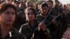 Para pejuang Pasukan Demokratik Suriah (SDF) menghadiri pemakaman rekan mereka yang tewas dalam perang melawan ISIS di kota Hajin (foto: dok). 