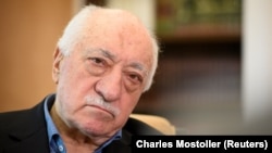 Ulama Turki yang bermukim di AS, Fethullah Gulen (foto: dok). Turki memerintahkan penangkapan awak media yang diduga menggunakan aplikasi pesan yang disukai oleh pengikut Fetullah Gulen. 