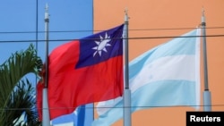 洪都拉斯和台湾旗。