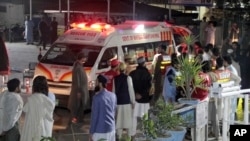 Rescue worker unload earthquake victims from an ambulance at a hospital in Saidu Sharif, a town Pakistan's Swat valley, March 21, 2023. 