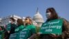 Para aktivis perubahan iklim menggelar aksi untuk meningkatkan kesadaran akan pentingnya melawan dampak perubahan iklim di Washington, As, pada 28 Juli 2021. (Foto: AP/J. Scott Applewhite)