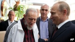 Vladimir Putin (direita) e Fidel Castro, Havana, Cuba, 2014.