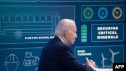 拜登總統2022年2月22日在白宮舉行的關於確保關鍵礦產供應鏈安全的視頻會議上發表講話。