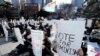 Sejumlah warga menggelar aksi bersama mendukung feminisme di Seoul, Korea Selatan, pada 12 Februari 2022. (Foto: AP/Ahn Young-joon)