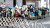 Aksi protes warga Ukraina yang tinggal di Jepang di dekat Kedutaan Besar Rusia di Tokyo, 23 Februari 2022. (JIJI PRESS / AFP)