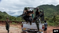 Para anggota pasukan pemberontak di negara bagian Kayah, Myanmar timur (foto: dok). 