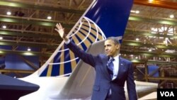 Presiden Barack Obama saat memberikan pidato di pabrik pesawat Boeing di Seattle (foto: dok). WTO memutuskan subsidi pemerintah AS terhadap Boeing sebagai ilegal.